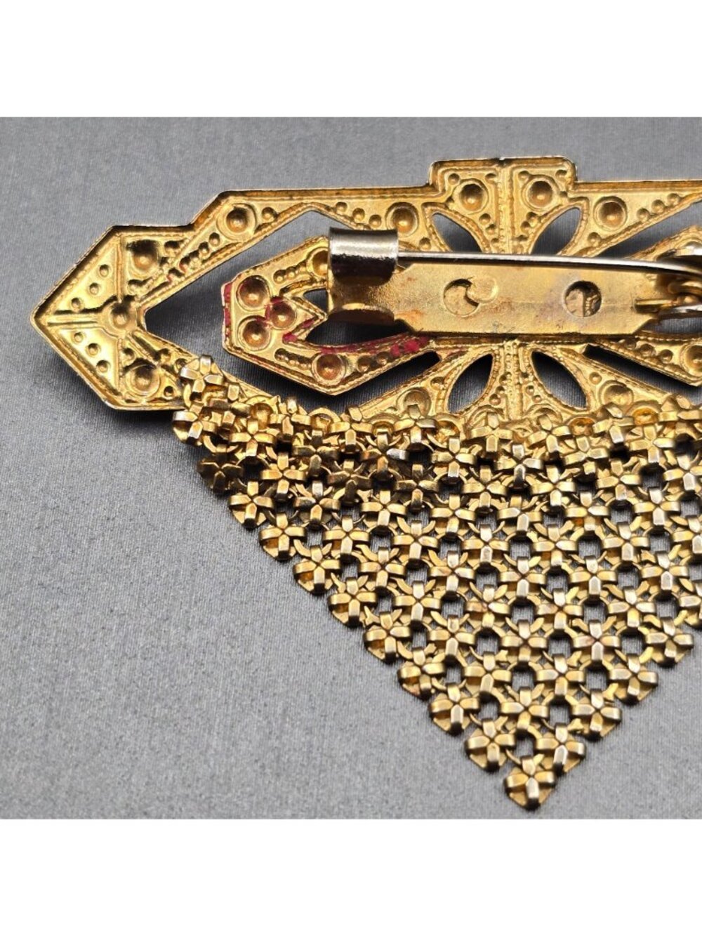 Vintage Art Deco Brooch 2.5" Black Glass Brass Chainmail Mesh Bib Pin - Picture 4 of 6